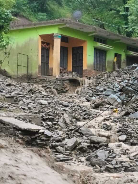 भूकंप से बढ़ा भूस्खलन का खतरा, IIT रुड़की ने रुद्रप्रयाग को बताया सबसे संवेदनशील जिला-Newsnetra 3 IMG 20250906 WA0006