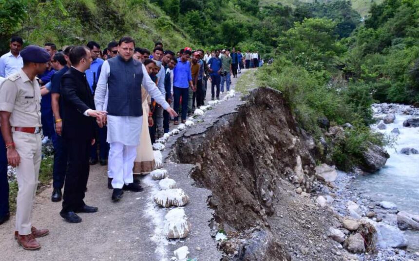 बागेश्वर आपदा क्षेत्र पहुंचे मुख्यमंत्री धामी, प्रभावितों को दिलाया हरसंभव मदद का भरोसा-Newsnetra 9 IMG 20250906 WA0026