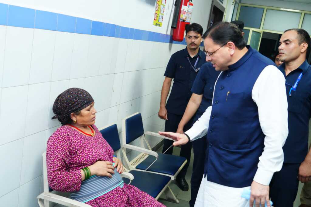 मुख्यमंत्री धामी का दून मेडिकल कॉलेज का औचक निरीक्षण, स्वास्थ्य सेवाओं में सुधार के निर्देश-Newsnetra 15 IMG 20250913 WA0081