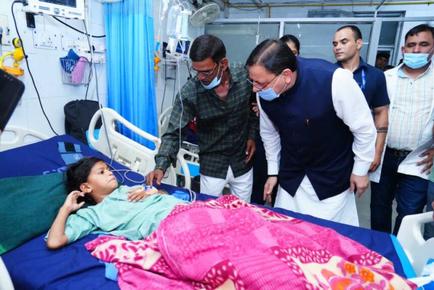 मुख्यमंत्री धामी का दून मेडिकल कॉलेज का औचक निरीक्षण, स्वास्थ्य सेवाओं में सुधार के निर्देश-Newsnetra 11 IMG 20250913 WA0082