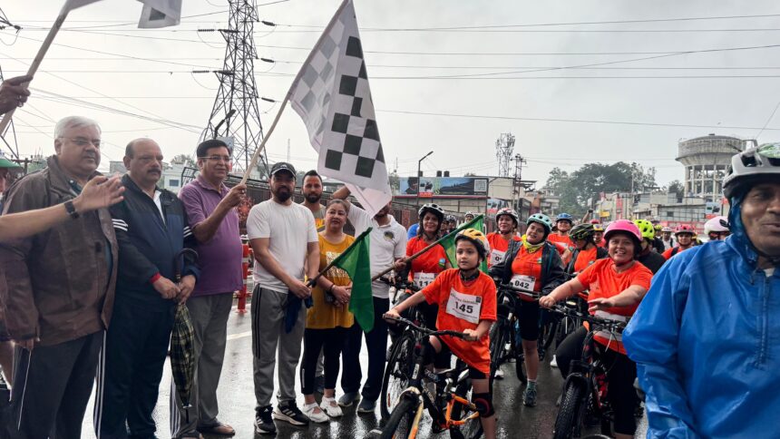 पूर्व मुख्यमंत्री हरीश रावत और प्रीतम सिंह की उपस्थिति में देहरादून के युवाओं की प्रेरक पहल – ‘एक साइकिल यात्रा नशा मुक्ति के नाम’, पर्यावरण और समाज सुधार का बना प्रतीक-Newsnetra 3 IMG 20250915 WA0002