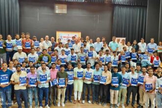 दून विश्वविद्यालय में उच्च शिक्षा मंत्री डॉ. धन सिंह रावत ने योग प्रशिक्षकों एवं प्रयोगशाला सहायकों को नियुक्ति पत्र सौंपे-Newsnetra 18 IMG 20250924 WA0108