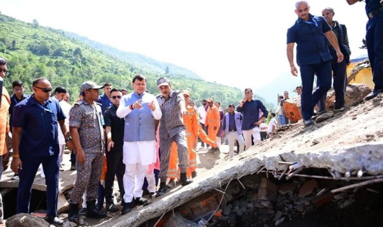 चमोली आपदा: सीएम धामी ने नंदानगर क्षेत्र का दौरा कर प्रभावितों को दी 5-5 लाख की सहायता-Newsnetra 9 fb img 1758388049938498255518208718972