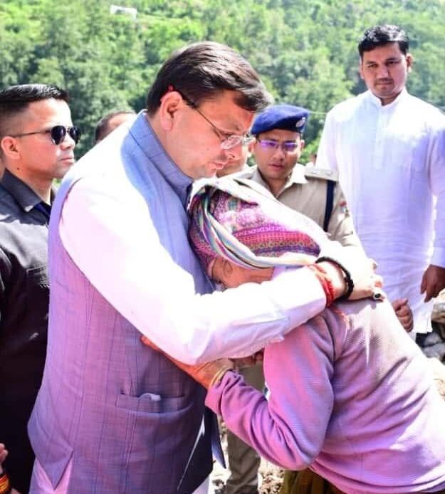 चमोली आपदा: सीएम धामी ने नंदानगर क्षेत्र का दौरा कर प्रभावितों को दी 5-5 लाख की सहायता-Newsnetra 7 fb img 17583880526284591994427056576377