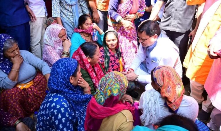 चमोली आपदा: सीएम धामी ने नंदानगर क्षेत्र का दौरा कर प्रभावितों को दी 5-5 लाख की सहायता-Newsnetra 6 fb img 17583880583514027241861806163249