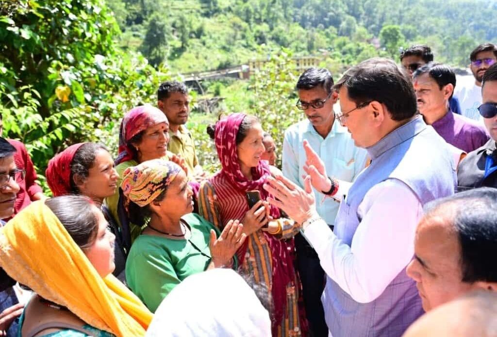 चमोली आपदा: सीएम धामी ने नंदानगर क्षेत्र का दौरा कर प्रभावितों को दी 5-5 लाख की सहायता-Newsnetra 4 fb img 17583880625073991481770675582356