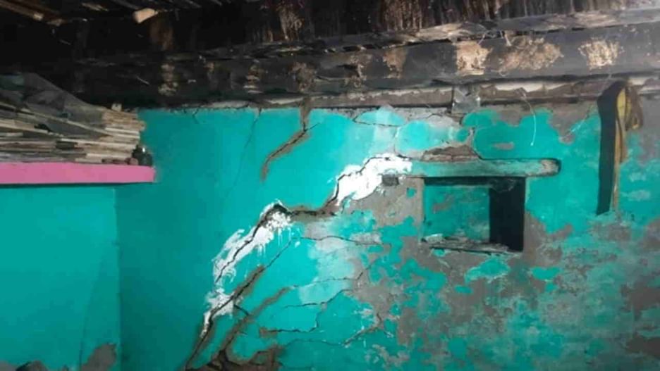 house crack chamoli deval d07d079fde060ac806df6c7690b1ea49