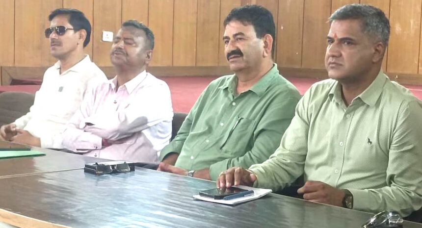 राजकीय शिक्षक संघ उत्तराखंड का आर-पार का ऐलान: सरकारी परीक्षाओं का बहिष्कार और सचिवालय घेराव की तैयारी-Newsnetra 3 ram singh chauhan