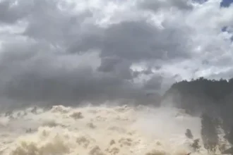 उत्तराखंड में फिर बदलेगा मौसम — 27 अक्टूबर से बादल और बूंदाबांदी की संभावना-Newsnetra 20 02 07 2024 cloud burst 23750638 m