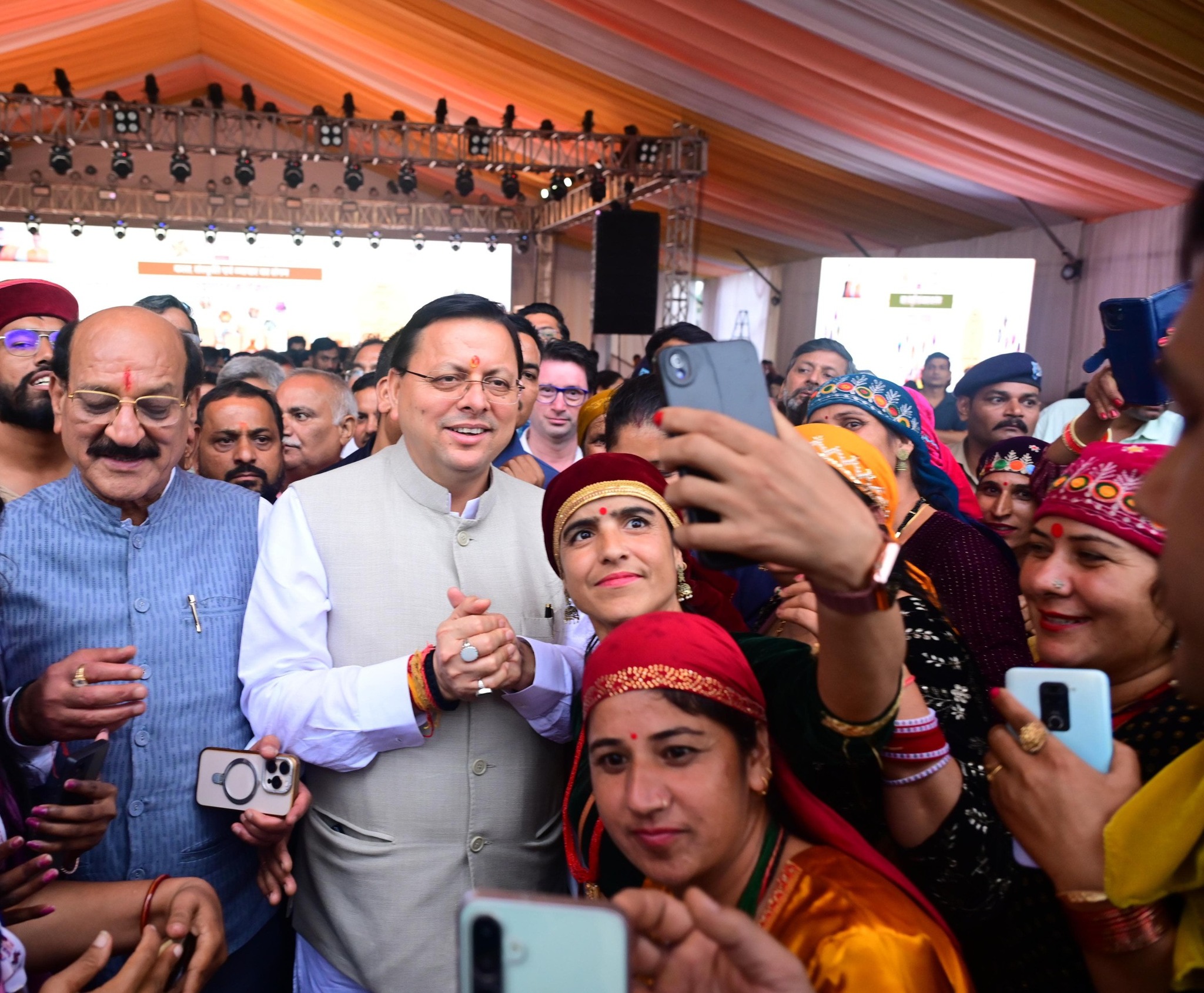ऋषिकेश में मुख्यमंत्री धामी ने किया सरस आजीविका मेले का शुभारंभ, ₹2.20 करोड़ की योजनाओं का लोकार्पण व शिलान्यास-Newsnetra 29 560421157 1112220151081015 6200667577535693871 n 1