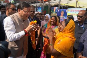 टनकपुर में महिलाओं संग मुख्यमंत्री ने मनाया ‘च्यूड़ा पूजन’, प्रदेश की सुख-शांति की कामना की-Newsnetra 8 570328172 1127671279535902 3224649443097100604 n