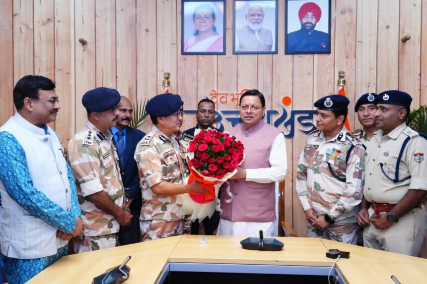 मुख्यमंत्री आवास पर दीपावली की रौनक, मुख्यमंत्री धामी ने दी जनप्रतिनिधियों और अधिकारियों को  शुभकामनाएं-Newsnetra 3 FB IMG 1760894728650