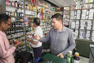 प्रतिबंधित कफ सिरप पर सख्ती: मुख्यमंत्री धामी के निर्देश पर एफ.डी.ए. की प्रदेशव्यापी छापेमारी-Newsnetra 4 IMG 20251004 WA0060 1