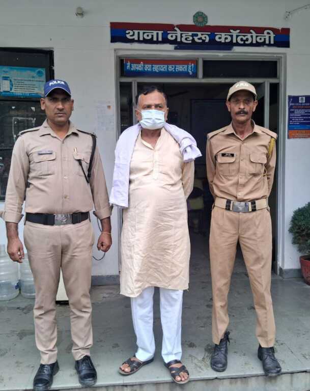 थाना नेहरू कॉलोनी पुलिस ने चोरी के फरार आरोपी को किया गिरफ्तार, बरामद हुई नगदी और सोने का सिक्का-Newsnetra 3 IMG 20251008 WA0077