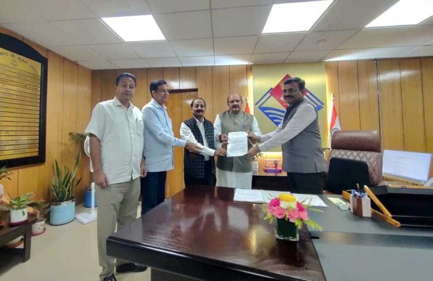 IT पार्क की भूमि रियल एस्टेट को देने पर सवाल, विधायक प्रीतम सिंह ने की सरकारी नीति की समीक्षा की मांग-Newsnetra 3 IMG 20251009 WA0030