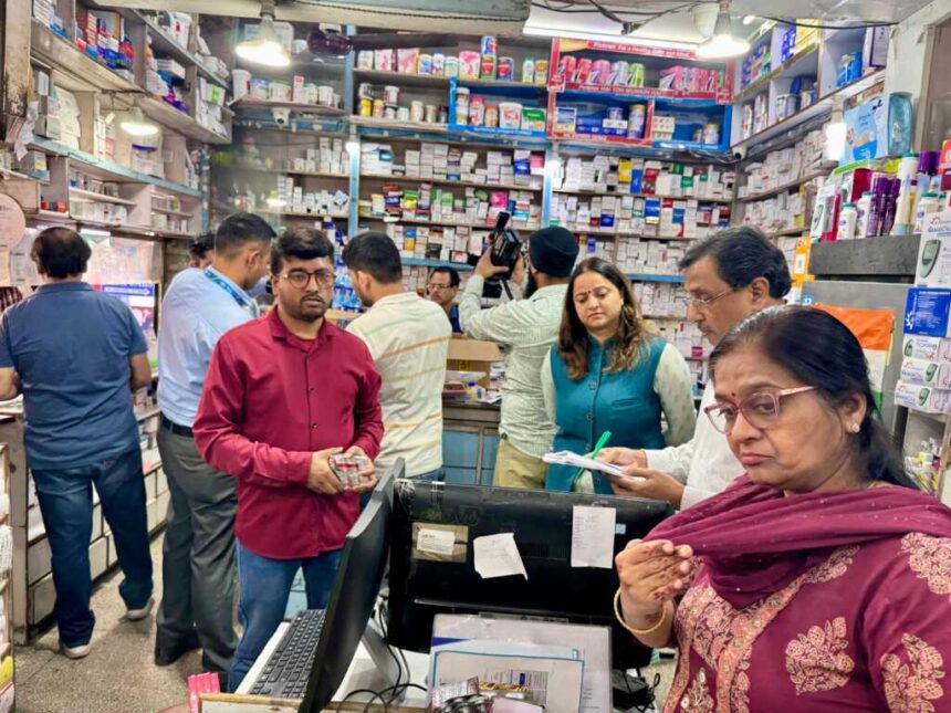 देहरादून में बैन कफ सिरप पर कार्रवाई: “Safe Drugs, Safe Life” अभियान के तहत मेडिकल स्टोरों का निरीक्षण, कई स्टोर सील-Newsnetra 15 IMG 20251009 WA0062