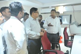 स्वास्थ्य सचिव डॉ. राजेश कुमार ने किया श्रीनगर मेडिकल कॉलेज का औचक निरीक्षण, मरीजों को गुणवत्तापूर्ण और समयबद्ध चिकित्सा सेवाएं देना सरकार की सर्वोच्च प्राथमिकता-Newsnetra 19 IMG 20251010 WA0134