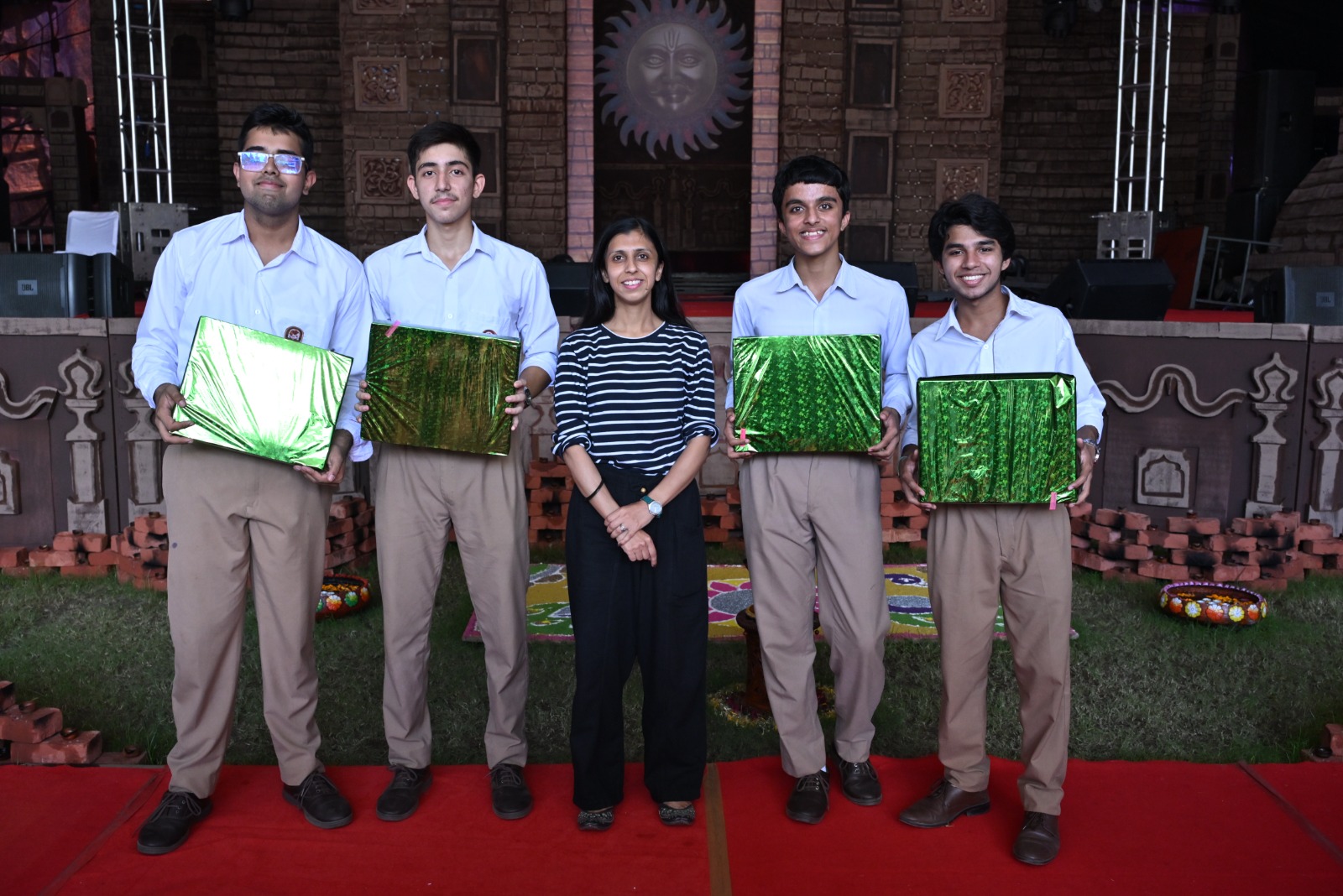 विरासत महोत्सव में आज हुई आर्ट प्रतियोगिता में दून इंटरनेशनल स्कूल ने प्रथम व द्वितीय दोनों पुरस्कार हथियाए-Newsnetra 53 IMG 20251013 WA0003