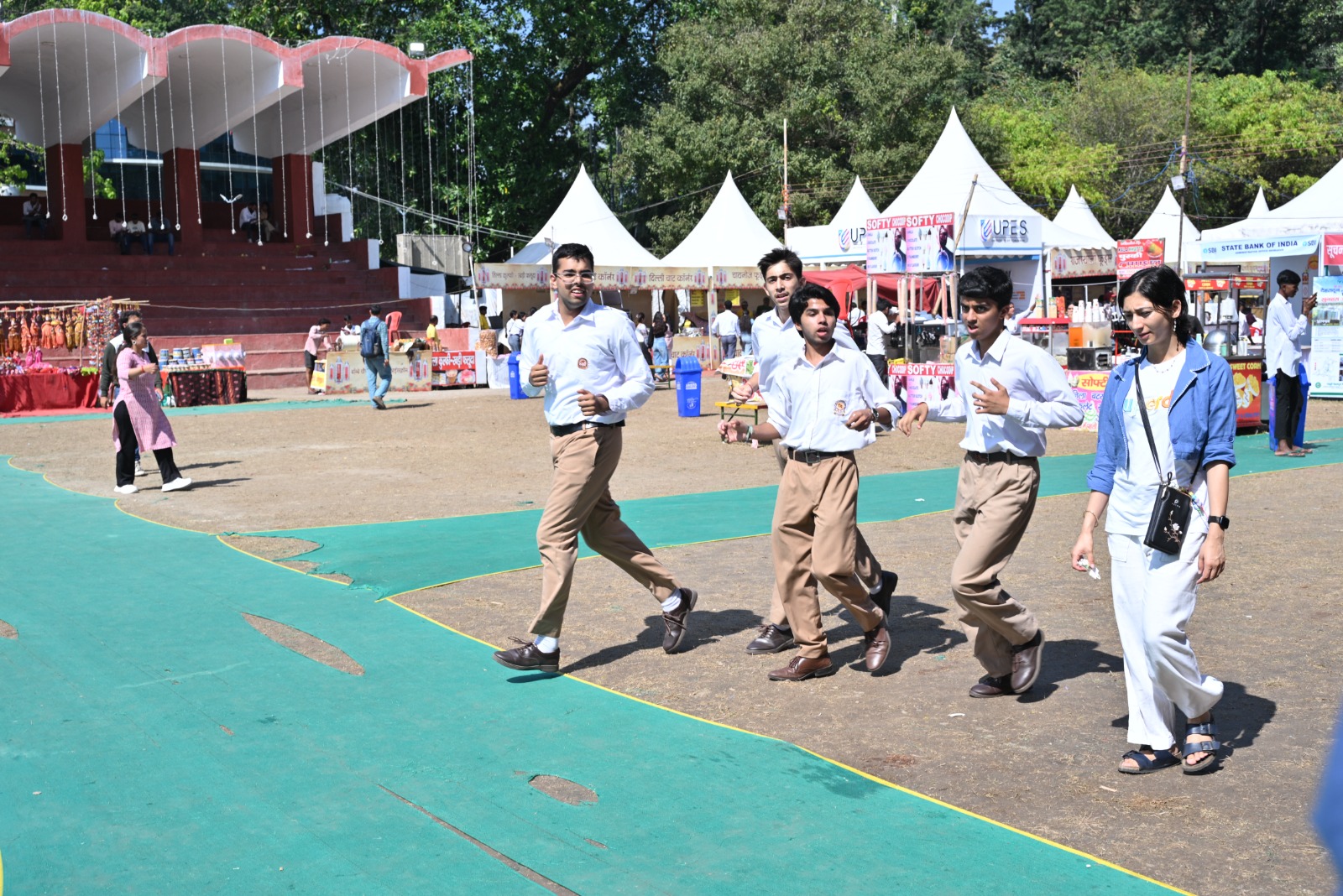 विरासत महोत्सव में आज हुई आर्ट प्रतियोगिता में दून इंटरनेशनल स्कूल ने प्रथम व द्वितीय दोनों पुरस्कार हथियाए-Newsnetra 56 IMG 20251013 WA0006