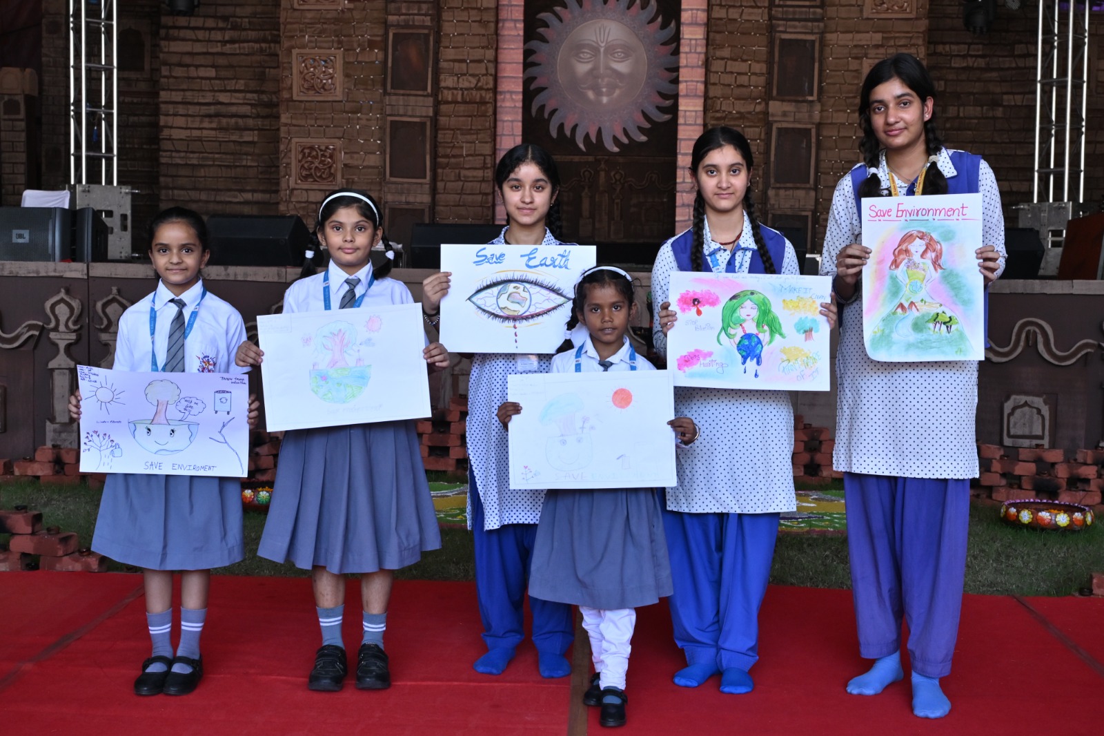 विरासत महोत्सव में आज हुई आर्ट प्रतियोगिता में दून इंटरनेशनल स्कूल ने प्रथम व द्वितीय दोनों पुरस्कार हथियाए-Newsnetra 49 IMG 20251013 WA0013