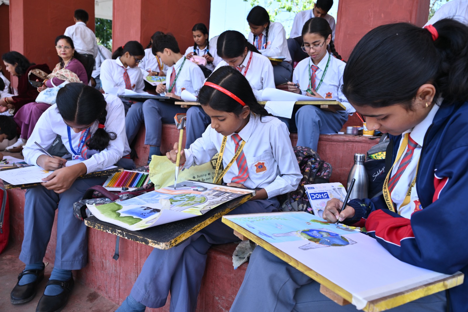 विरासत महोत्सव में आज हुई आर्ट प्रतियोगिता में दून इंटरनेशनल स्कूल ने प्रथम व द्वितीय दोनों पुरस्कार हथियाए-Newsnetra 42 IMG 20251013 WA0016