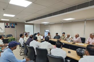 आढ़त बाजार पुनर्विकास परियोजना पर एमडीडीए की समीक्षा बैठक, 3 नवंबर से भू-खंड आवंटन व नकद प्रतिकर कार्य प्रारंभ-Newsnetra 18 IMG 20251015 WA0018