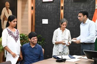 दुखयारी विधवा शोभा को मिला न्याय: जिला प्रशासन के हस्तक्षेप से लौटा घर, बैंक ने किया लोन सेटल-Newsnetra 16 IMG 20251016 WA0048