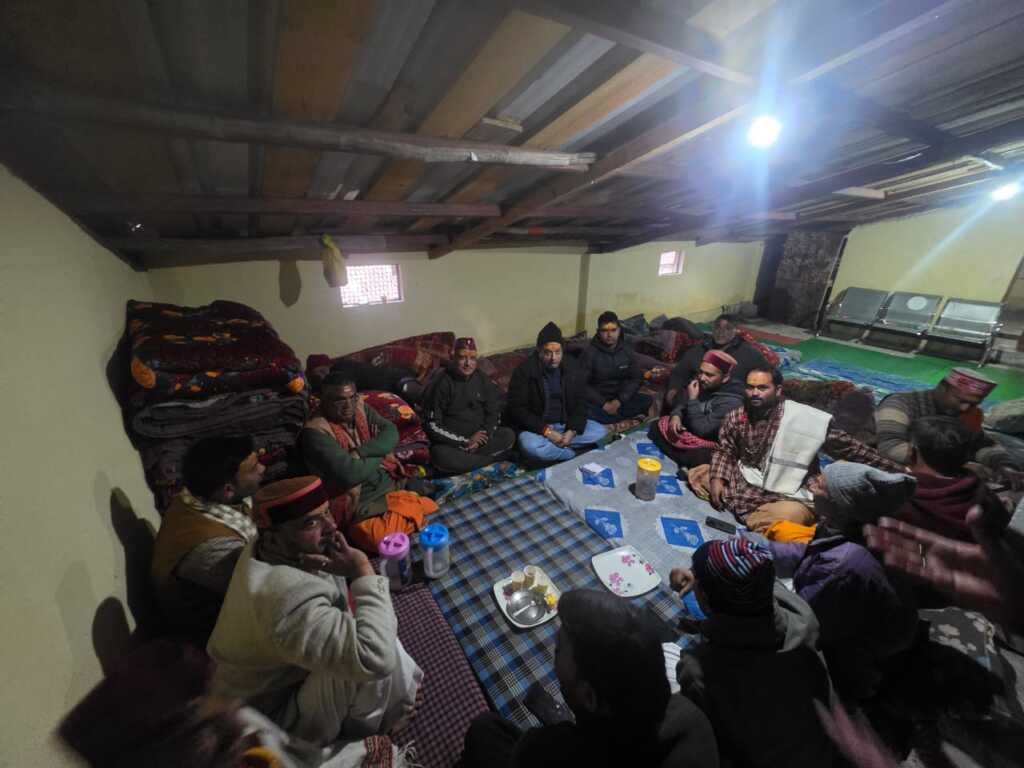 श्री केदारनाथ धाम में बीकेटीसी और केदार सभा की संयुक्त बैठक संपन्न, यात्रा व्यवस्थाओं पर हुई विस्तृत चर्चा-Newsnetra 6 IMG 20251017 WA0189