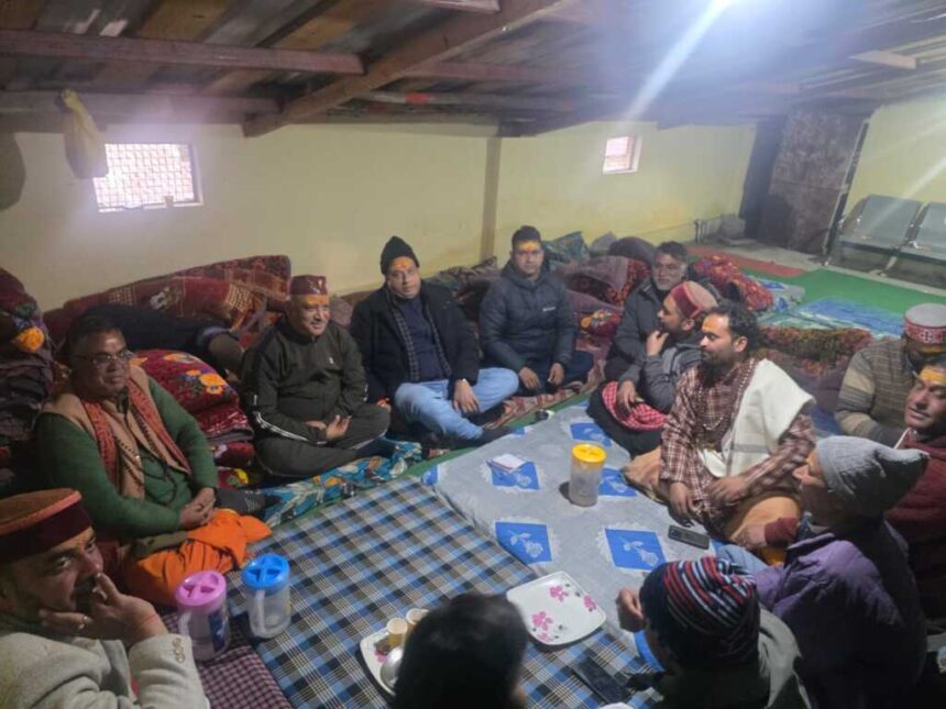 श्री केदारनाथ धाम में बीकेटीसी और केदार सभा की संयुक्त बैठक संपन्न, यात्रा व्यवस्थाओं पर हुई विस्तृत चर्चा-Newsnetra 5 IMG 20251017 WA0193