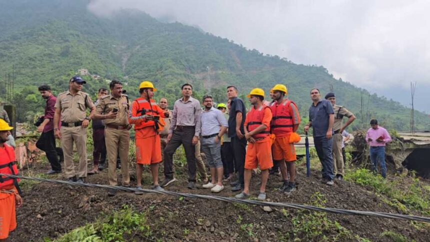 डीएम सविन बंसल का बड़ा निर्णय: कार्लीगाड़-मझेड़ा में IIT रुड़की और वाडिया संस्थान करेंगे आपदा सर्वेक्षण-Newsnetra 13 IMG 20251021 WA0041