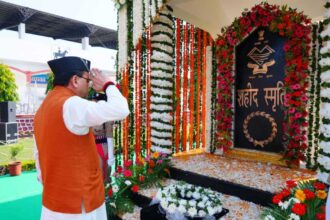 मुख्यमंत्री धामी ने पुलिस स्मृति दिवस पर वीर शहीदों को दी श्रद्धांजलि, की कई बड़ी घोषणाएं-Newsnetra 14 IMG 20251021 WA0068