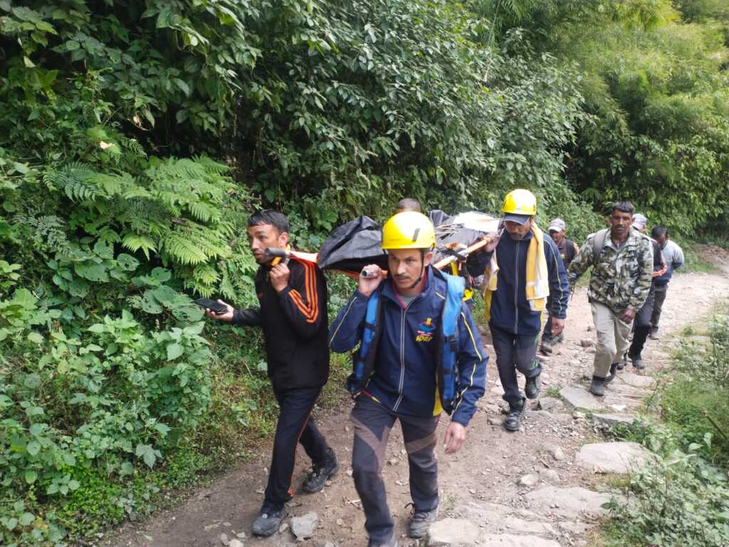 उत्तराखंड SDRF की तत्परता से झील में डूबे युवक का शव बरामद, पहचान हुई लखनऊ निवासी के रूप में-Newsnetra 6 IMG 20251025 WA0024