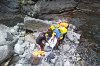 उत्तराखंड SDRF की तत्परता से झील में डूबे युवक का शव बरामद, पहचान हुई लखनऊ निवासी के रूप में-Newsnetra 6 IMG 20251025 WA0027