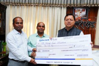 मुख्यमंत्री पुष्कर सिंह धामी से सेंट जोसेफ अकादमी प्रतिनिधियों की मुलाकात, ₹10 लाख का सहयोग राशि प्रदान-Newsnetra 23 IMG 20251025 WA0037