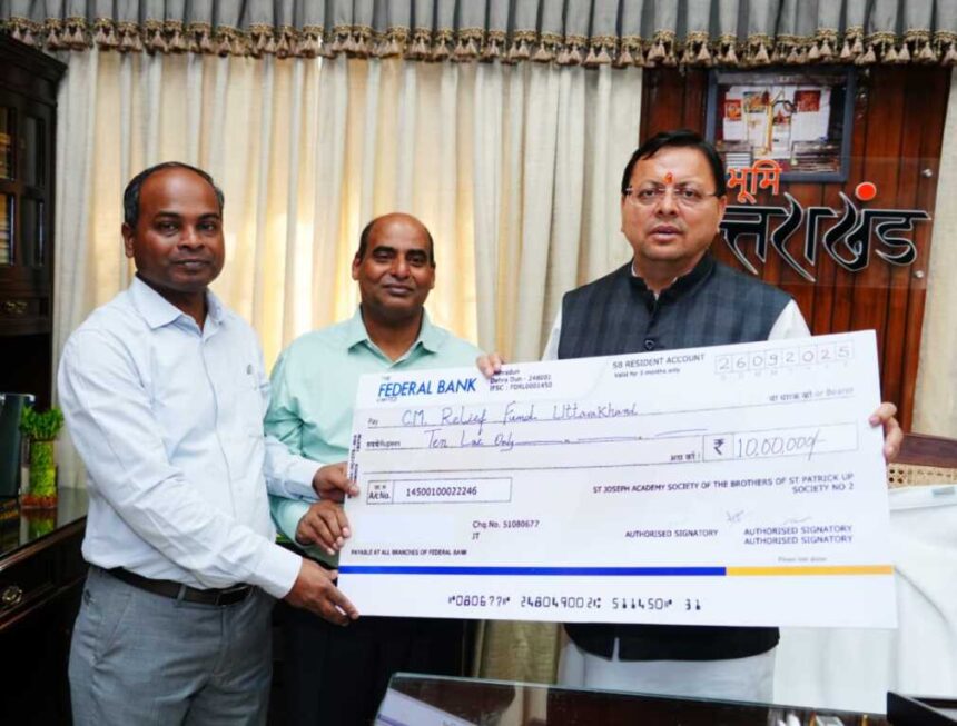 मुख्यमंत्री पुष्कर सिंह धामी से सेंट जोसेफ अकादमी प्रतिनिधियों की मुलाकात, ₹10 लाख का सहयोग राशि प्रदान-Newsnetra 3 IMG 20251025 WA0037