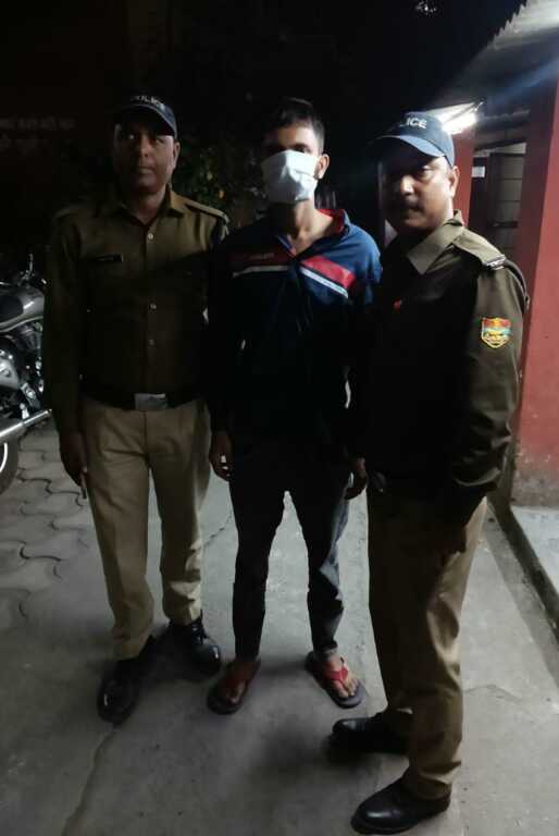 देहरादून पुलिस की बड़ी सफलता: पटेलनगर में महिला से चैन स्नेचिंग करने वाला आरोपी गिरफ्तार-Newsnetra 3 IMG 20251025 WA0044