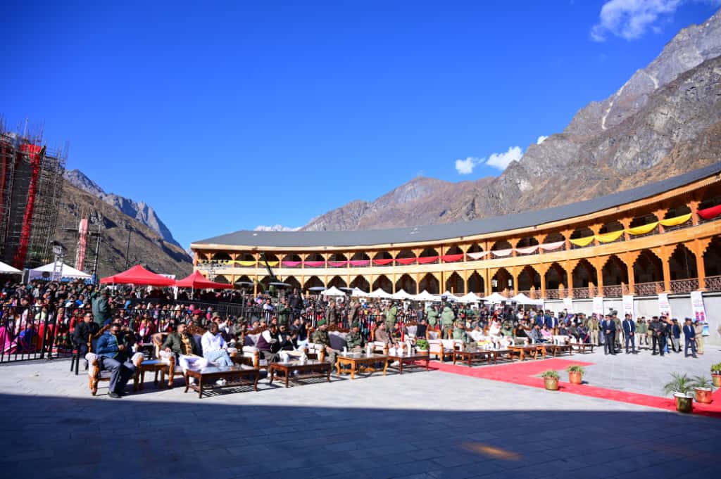 मुख्यमंत्री धामी ने किया ‘देवभूमि सांस्कृतिक महोत्सव 2025’ का समापन, कहा – सीमांत क्षेत्र माणा बनेगा सांस्कृतिक और पर्यटन हब-Newsnetra 26 IMG 20251026 WA0028