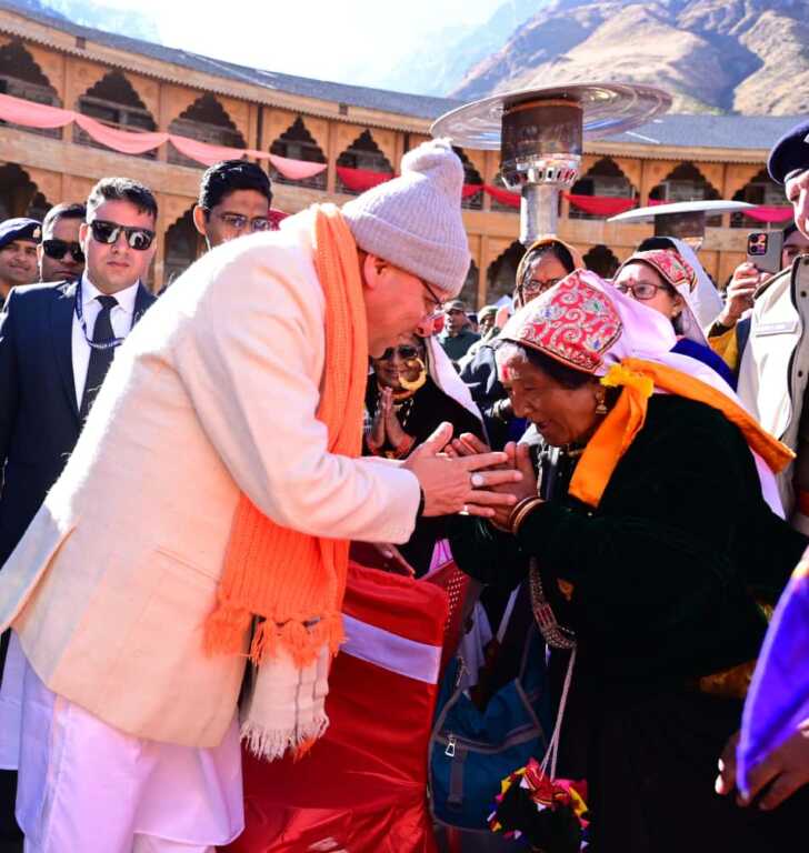 मुख्यमंत्री धामी ने किया ‘देवभूमि सांस्कृतिक महोत्सव 2025’ का समापन, कहा – सीमांत क्षेत्र माणा बनेगा सांस्कृतिक और पर्यटन हब-Newsnetra 27 IMG 20251026 WA0039