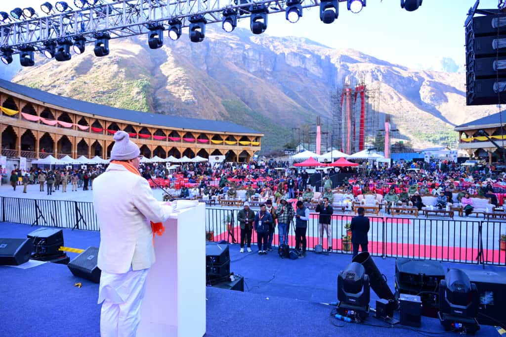 मुख्यमंत्री धामी ने किया ‘देवभूमि सांस्कृतिक महोत्सव 2025’ का समापन, कहा – सीमांत क्षेत्र माणा बनेगा सांस्कृतिक और पर्यटन हब-Newsnetra 22 IMG 20251026 WA0042