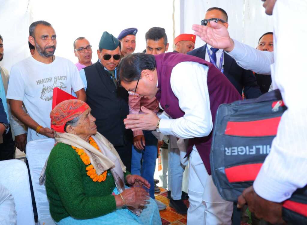 शहीद स्मरण समारोह में मुख्यमंत्री धामी ने रिखणीखाल को दी सौगातें, 102 करोड़ की योजनाओं का किया लोकार्पण-Newsnetra 17 IMG 20251026 WA0045 1