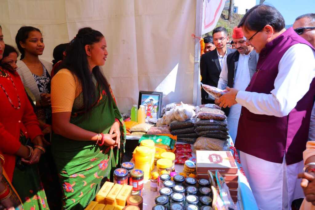 शहीद स्मरण समारोह में मुख्यमंत्री धामी ने रिखणीखाल को दी सौगातें, 102 करोड़ की योजनाओं का किया लोकार्पण-Newsnetra 20 IMG 20251026 WA0048