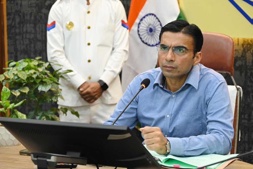 देहरादून में सड़क खुदाई और मोबाइल टावर लगाने पर सख्त डीएम सविन बंसल, रात्रि में ही होगी अनुमति-Newsnetra 6 IMG 20251026 WA0092