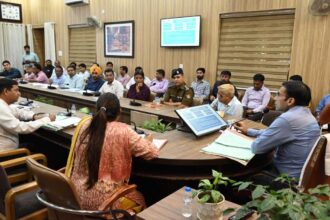 देहरादून में सड़क खुदाई और मोबाइल टावर लगाने पर सख्त डीएम सविन बंसल, रात्रि में ही होगी अनुमति-Newsnetra 15 IMG 20251026 WA0093