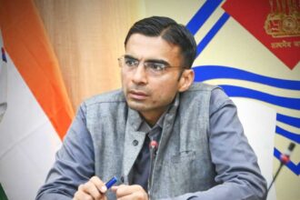 एटीएस कॉलोनी विवाद: शस्त्र प्रदर्शन पर डीएम सविन बंसल की सख्ती, लाइसेंस निरस्तीकरण की कार्रवाई शुरू-Newsnetra 23 IMG 20251028 WA0097