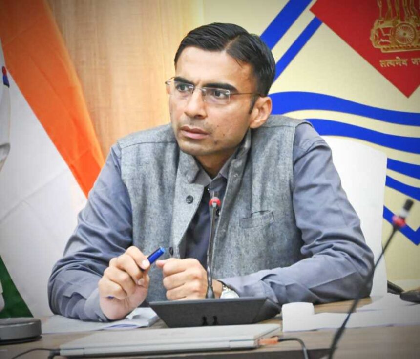 एटीएस कॉलोनी विवाद: शस्त्र प्रदर्शन पर डीएम सविन बंसल की सख्ती, लाइसेंस निरस्तीकरण की कार्रवाई शुरू-Newsnetra 2 IMG 20251028 WA0097