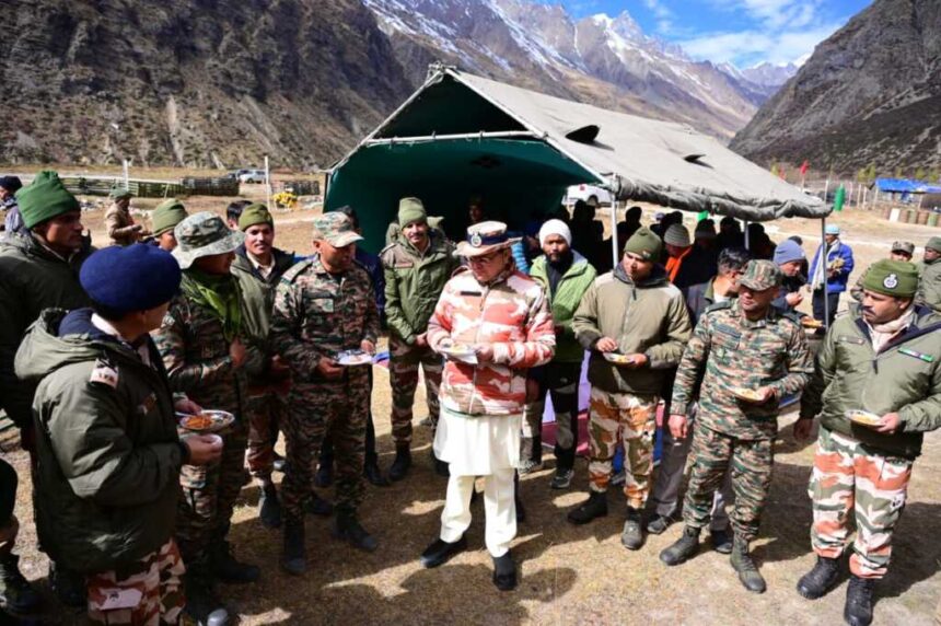 सीमा पर बसने वालों का सम्मान: CM धामी ने ITBP जवानों और ग्रामीणों की देशभक्ति को किया नमन-Newsnetra 13 IMG 20251029 WA0059
