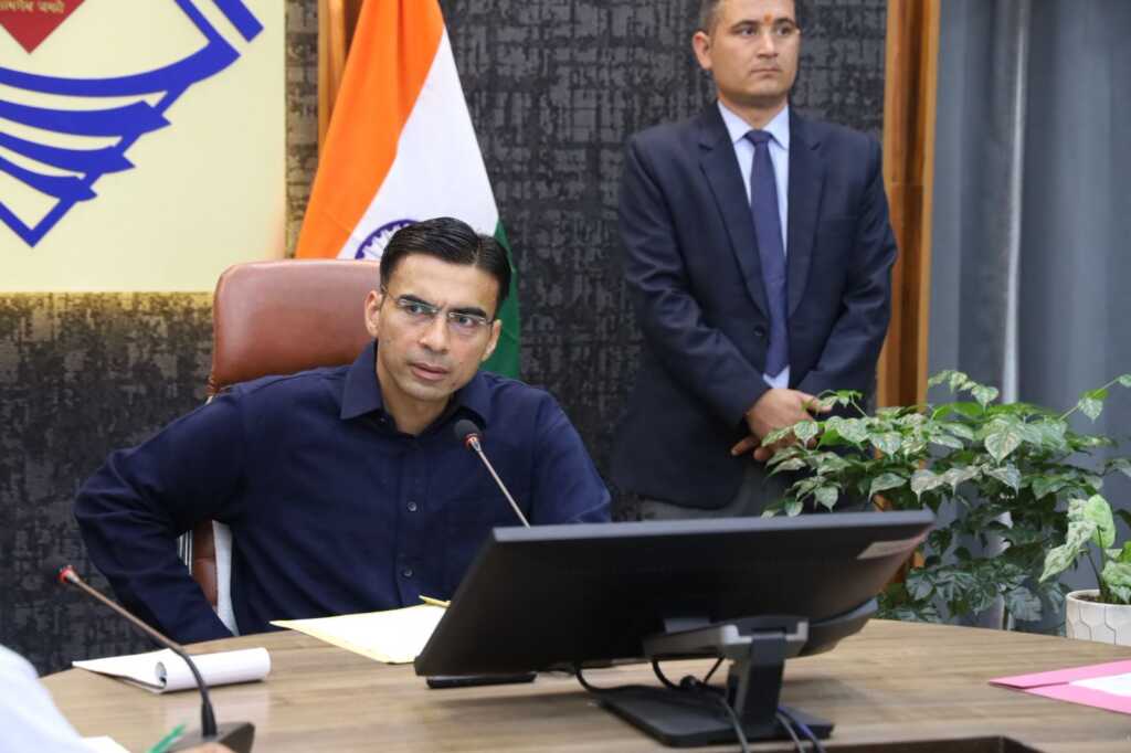 डीएम ने अचानक बुलाई कोरोनेशन अस्पताल की समीक्षा बैठक; एसएनसीयू विस्तार में देरी पर जताई कड़ी नाराज़गी, 91 लाख की धनराशि तत्काल स्वीकृत-Newsnetra 8 IMG 20251031 WA0001 1