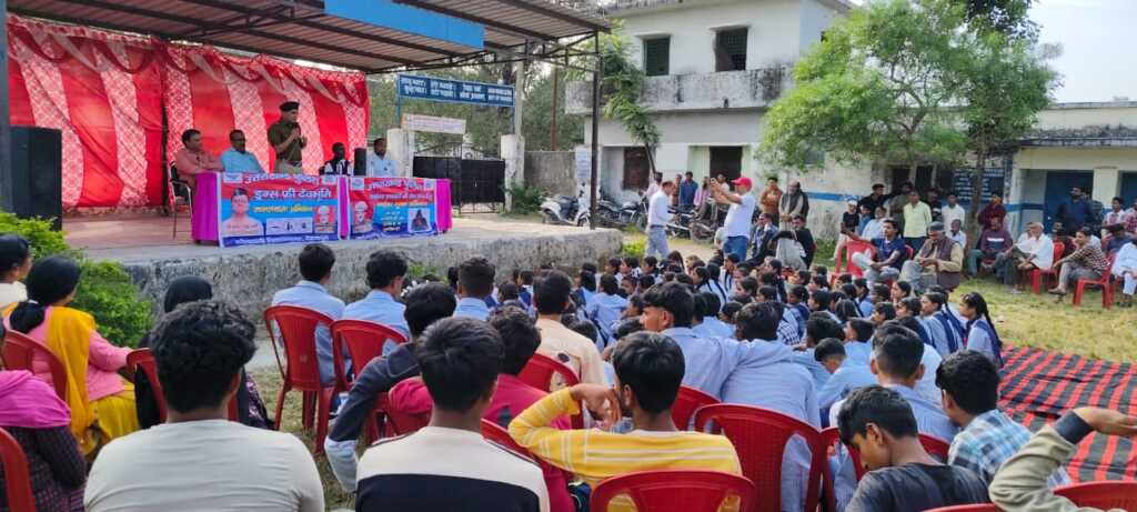 ‘लौह पुरुष’ सरदार वल्लभभाई पटेल की 150वीं जयंती पर दून पुलिस की जन-जागरूकता पाठशाला, छात्र-छात्राओं और आमजन को सुरक्षा व सामाजिक जिम्मेदारी के प्रति किया जागरूक-Newsnetra 9 IMG 20251031 WA0023