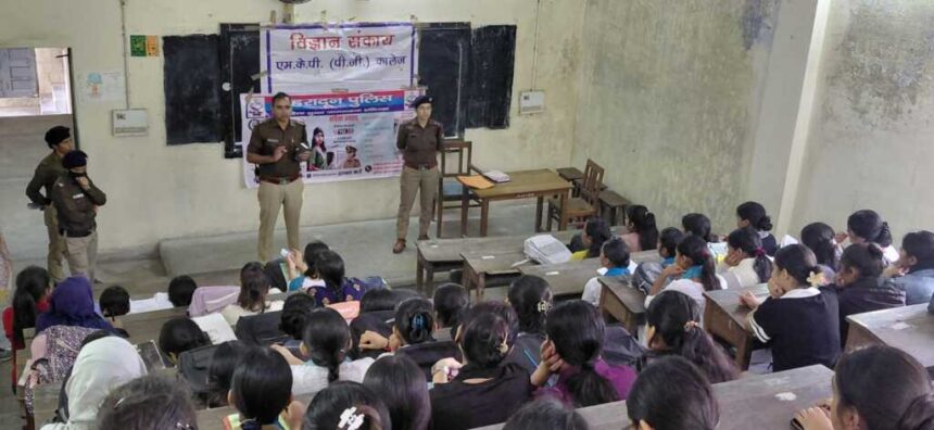 ‘लौह पुरुष’ सरदार वल्लभभाई पटेल की 150वीं जयंती पर दून पुलिस की जन-जागरूकता पाठशाला, छात्र-छात्राओं और आमजन को सुरक्षा व सामाजिक जिम्मेदारी के प्रति किया जागरूक-Newsnetra 7 IMG 20251031 WA0024 1