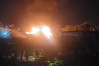 कोटद्वार में दीपावली की रात बावर्ची रेस्टोरेंट में भीषण आग, लाखों का नुकसान-Newsnetra 12 Screenshot 20251021 112826 WhatsApp